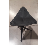 TREPIED HATIER 65CM PIEDS BOIS ASSISE CUIR MARRON AVEC BRETELLE